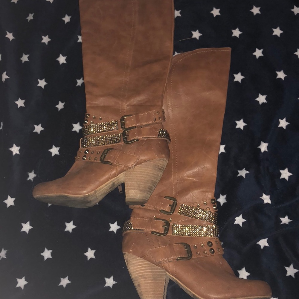 Brown And gold sparkly heeled boots!